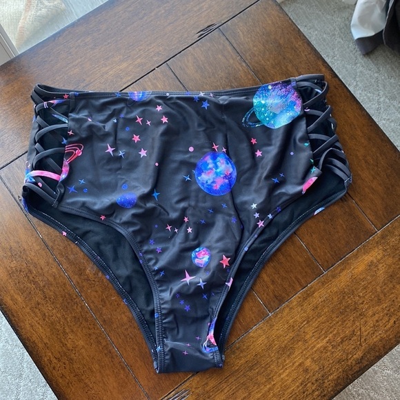 DRESSFO galaxy print caged top high waisted bottom peekaboo side bottoms - Picture 8 of 12